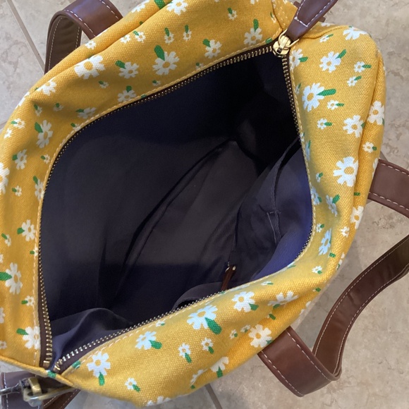 Maika  Commuter Tote plus free matching travel pouch - Picture 4 of 11